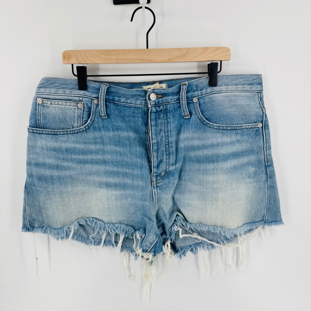 Madewell Relaxed Denim Shorts Light‎ Wash Button Fly Raw Hem Size 32 Cutoff Boho